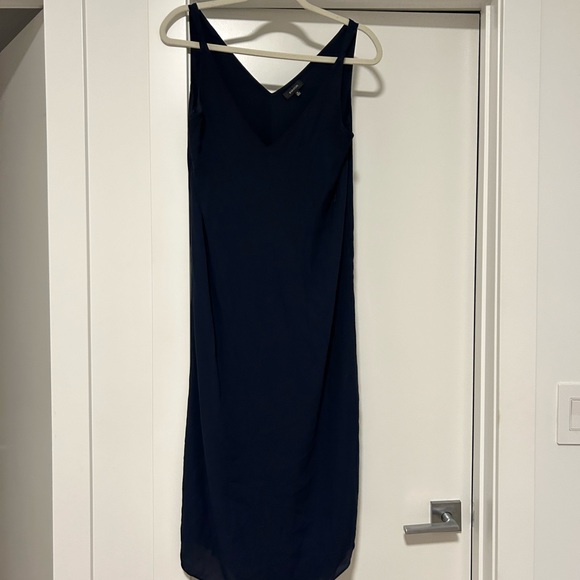 Babaton Flowy Dress - Picture 2 of 4